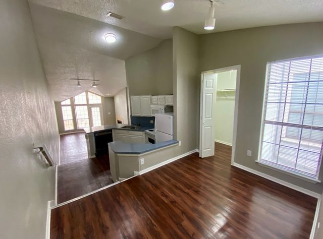 9823 Summerwood Circle 1002, Dallas, TX 75243