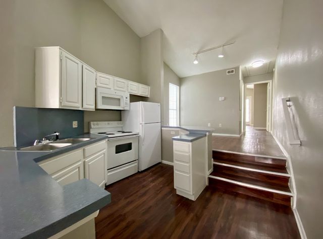 9823 Summerwood Circle 1002, Dallas, TX 75243