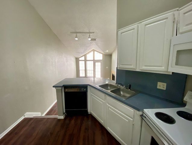 9823 Summerwood Circle 1002, Dallas, TX 75243