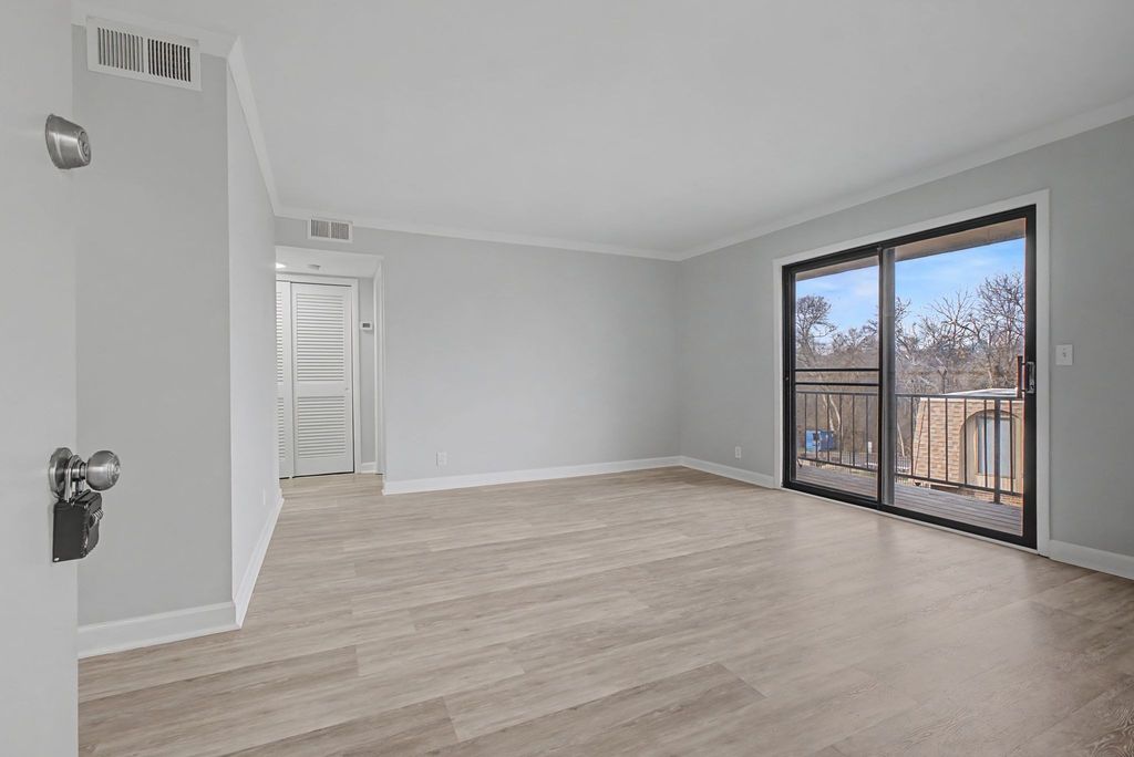 420 Walton Ln Apt J47, Madison, TN 37115