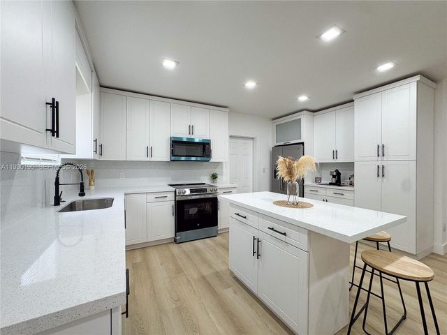 1749 NW 152nd St, Miami Gardens, FL 33054