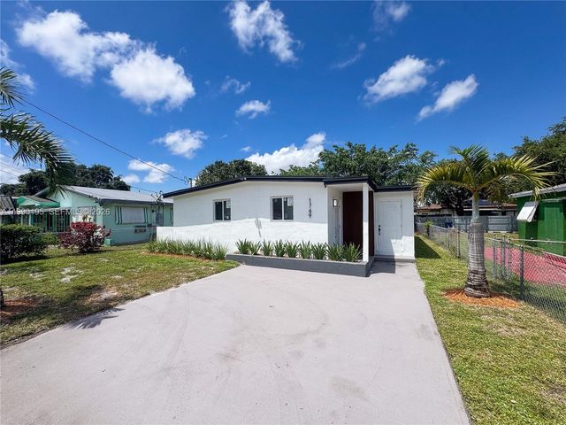 1749 NW 152nd St, Miami Gardens, FL 33054