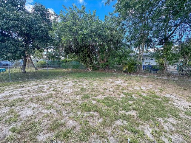 1749 NW 152nd St, Miami Gardens, FL 33054
