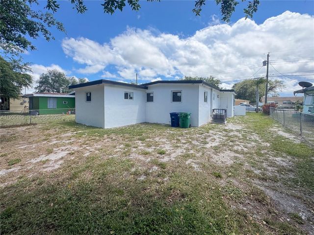 1749 NW 152nd St, Miami Gardens, FL 33054