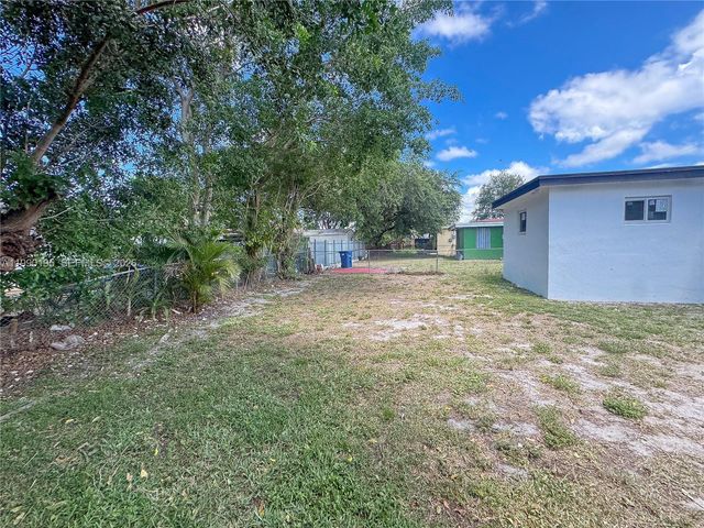 1749 NW 152nd St, Miami Gardens, FL 33054