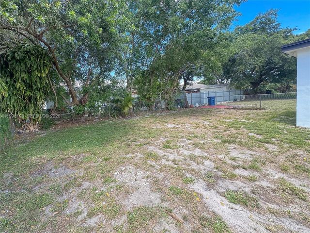 1749 NW 152nd St, Miami Gardens, FL 33054