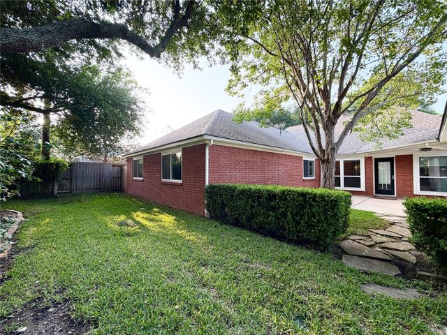 4211 Saint Ives Street, Sugar Land, TX 77479