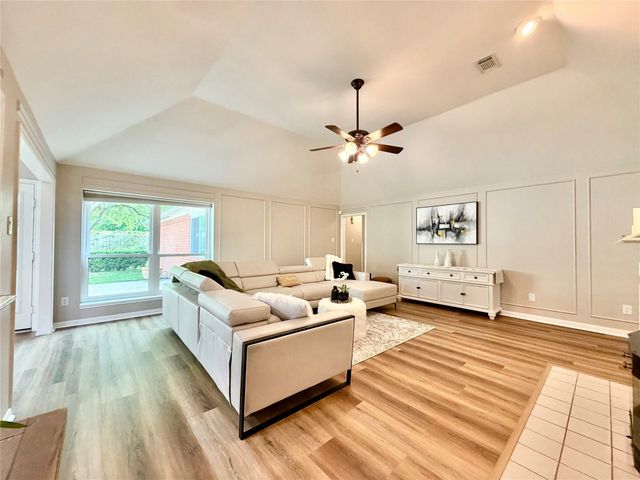 4211 Saint Ives Street, Sugar Land, TX 77479