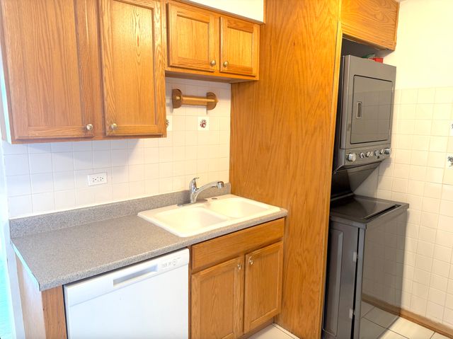 9407 S Roberts Road 3SE, Hickory Hills, IL 60457