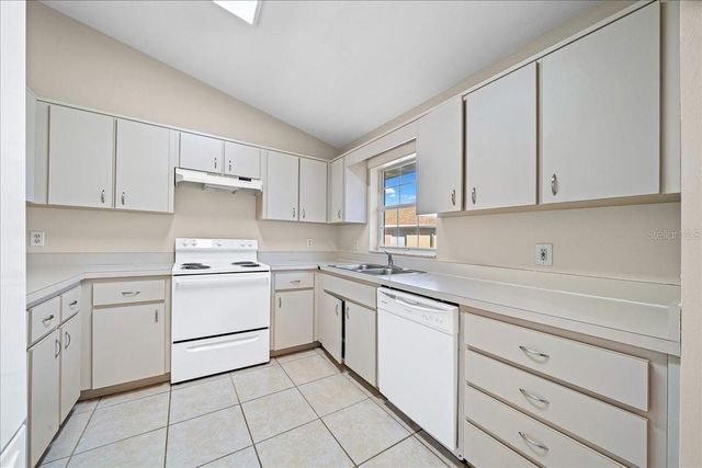 2851 NE 64 LANE, Ocala, FL 34479