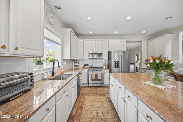 26 Whirlaway Drive, Tinton Falls, NJ 07724