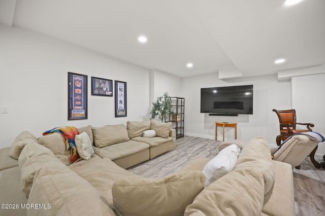 26 Whirlaway Drive, Tinton Falls, NJ 07724