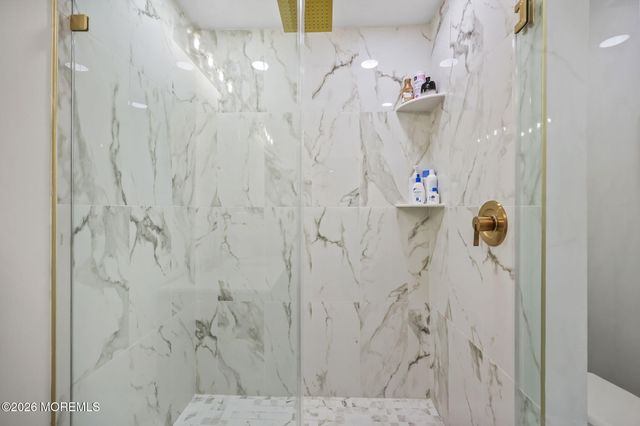 26 Whirlaway Drive, Tinton Falls, NJ 07724