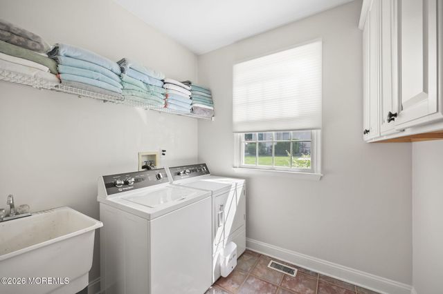 26 Whirlaway Drive, Tinton Falls, NJ 07724