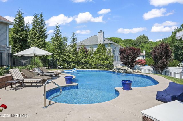 26 Whirlaway Drive, Tinton Falls, NJ 07724