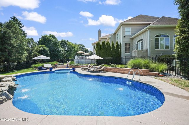 26 Whirlaway Drive, Tinton Falls, NJ 07724