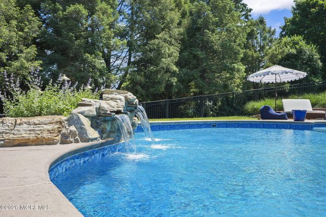 26 Whirlaway Drive, Tinton Falls, NJ 07724