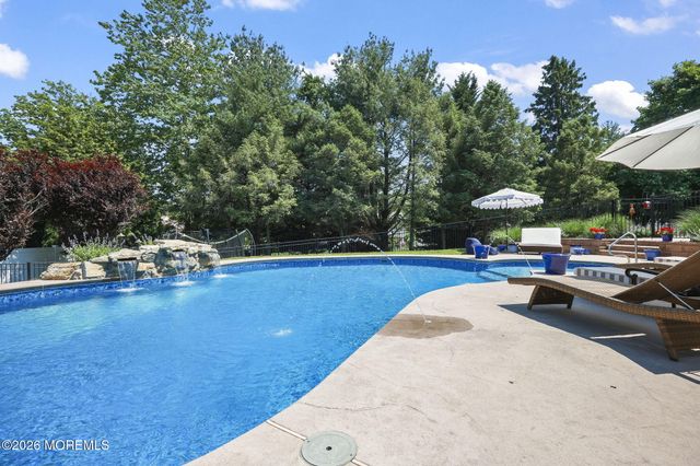 26 Whirlaway Drive, Tinton Falls, NJ 07724