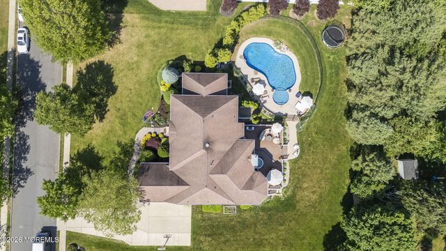 26 Whirlaway Drive, Tinton Falls, NJ 07724