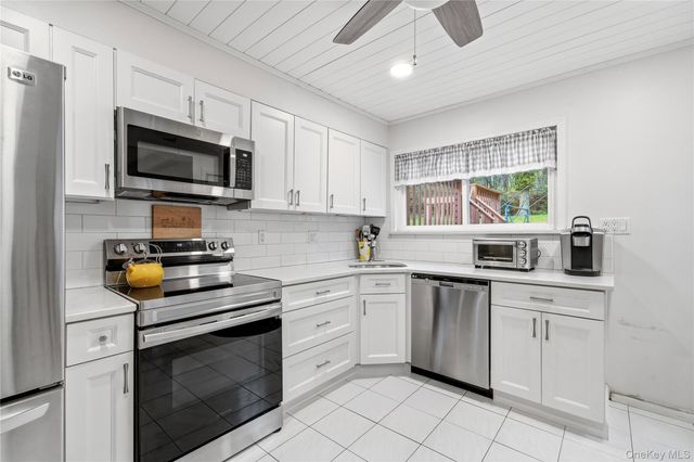 164 Rosemont Avenue, Farmingville, NY 11738