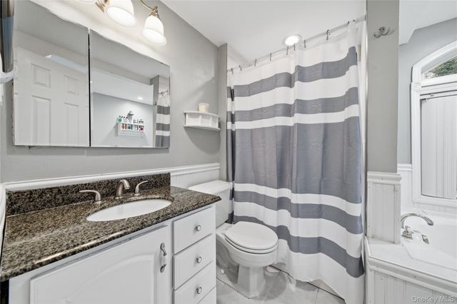 164 Rosemont Avenue, Farmingville, NY 11738