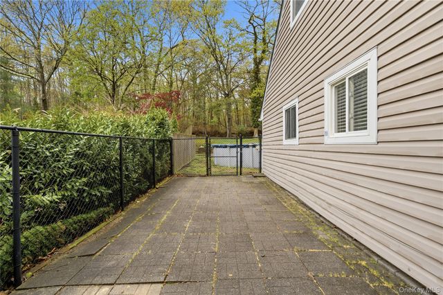 164 Rosemont Avenue, Farmingville, NY 11738