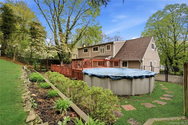 164 Rosemont Avenue, Farmingville, NY 11738