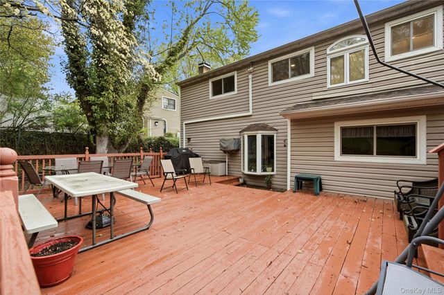 164 Rosemont Avenue, Farmingville, NY 11738