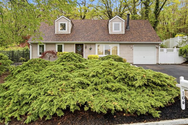 164 Rosemont Avenue, Farmingville, NY 11738