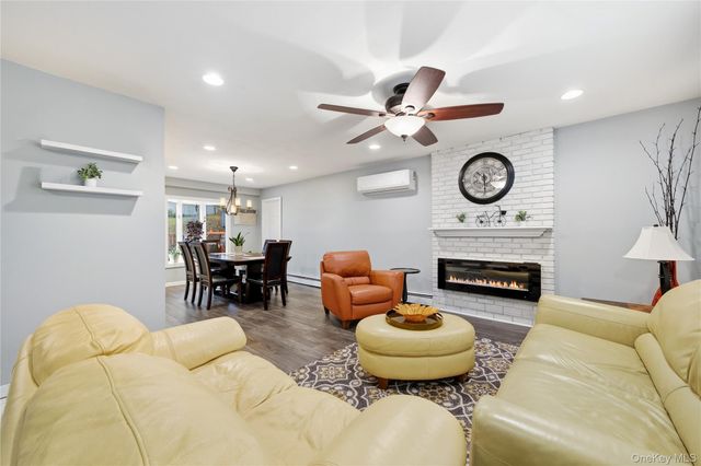 164 Rosemont Avenue, Farmingville, NY 11738