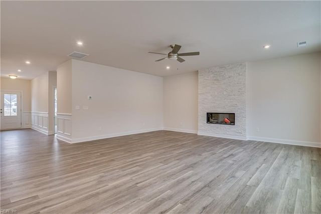 205 Orion CT, Yorktown, VA 23693