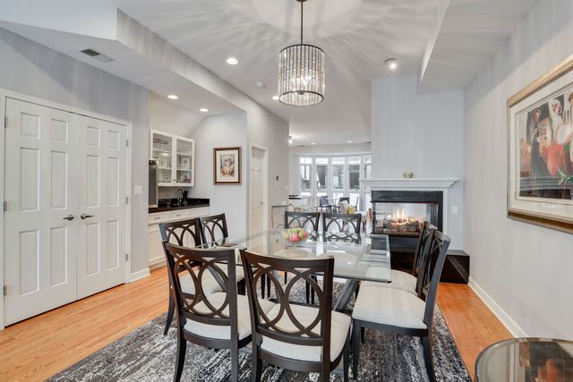 1239 N State Parkway 2, Chicago, IL 60610