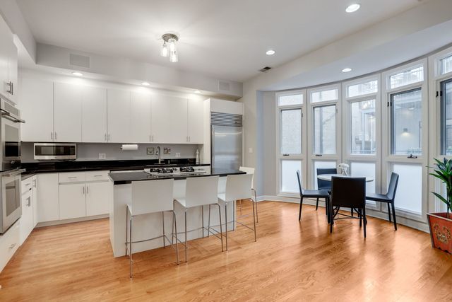 1239 N State Parkway 2, Chicago, IL 60610