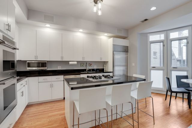 1239 N State Parkway 2, Chicago, IL 60610