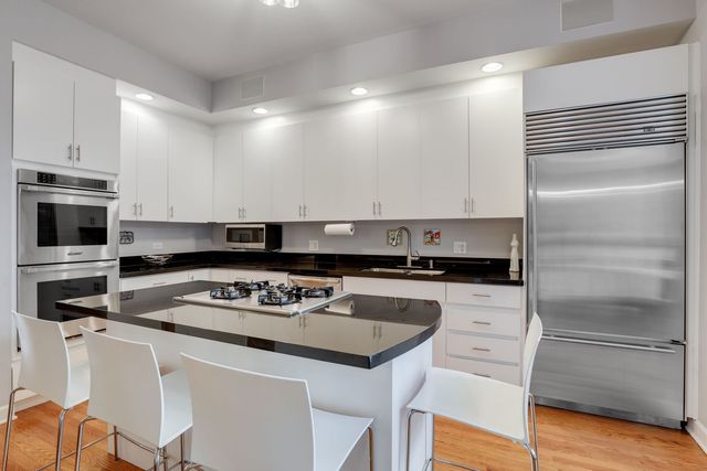 1239 N State Parkway 2, Chicago, IL 60610