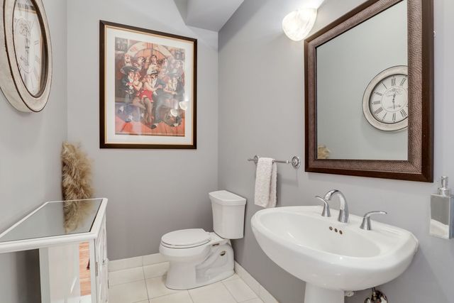 1239 N State Parkway 2, Chicago, IL 60610