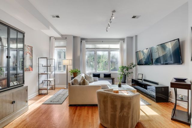 1239 N State Parkway 2, Chicago, IL 60610