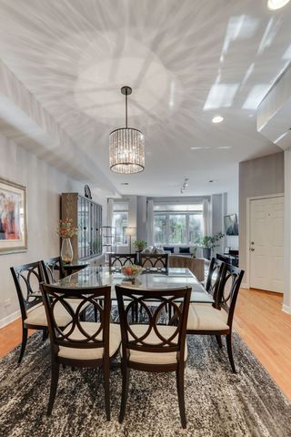 1239 N State Parkway 2, Chicago, IL 60610