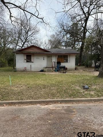 1108 W Noble Street, Troup, TX 75789