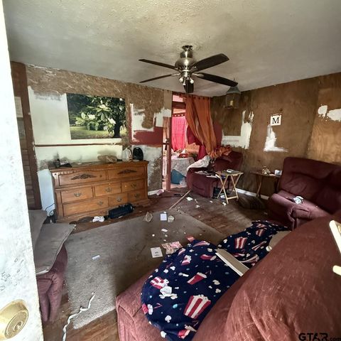 1108 W Noble Street, Troup, TX 75789