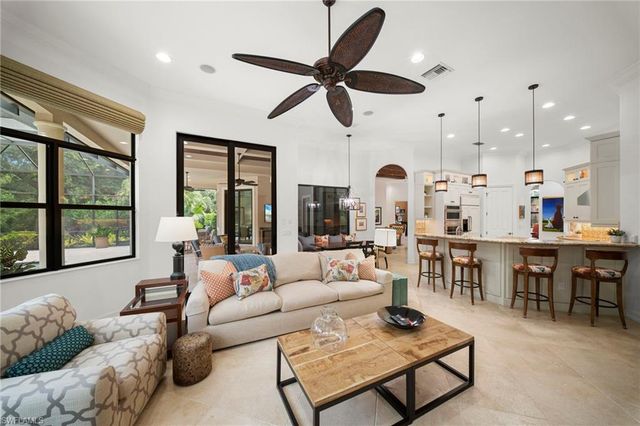 6477 Costa CIR, Naples, FL 34113