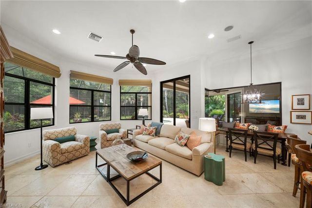 6477 Costa CIR, Naples, FL 34113