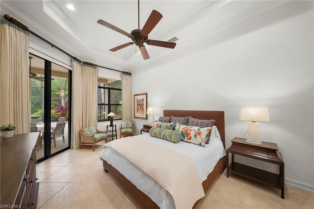 6477 Costa CIR, Naples, FL 34113