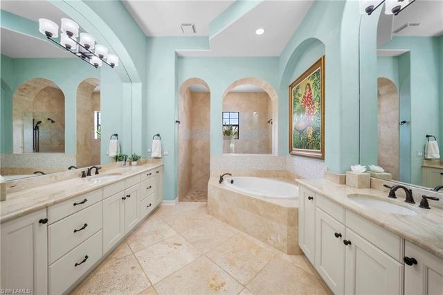 6477 Costa CIR, Naples, FL 34113