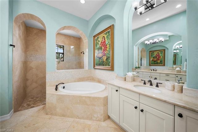6477 Costa CIR, Naples, FL 34113