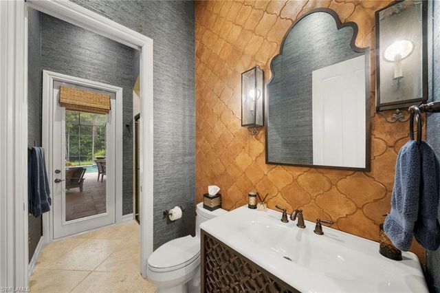 6477 Costa CIR, Naples, FL 34113