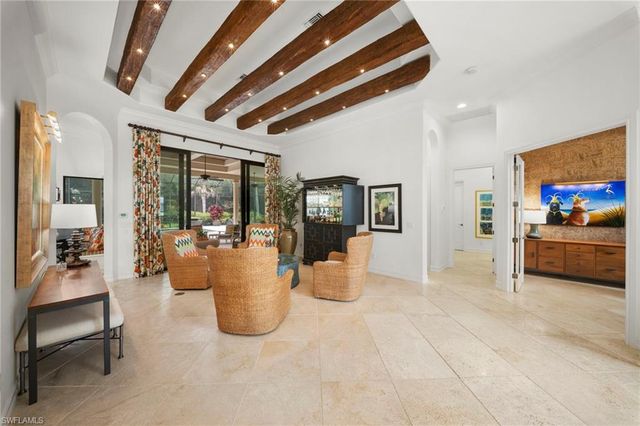 6477 Costa CIR, Naples, FL 34113