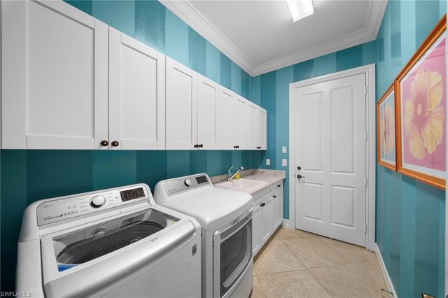 6477 Costa CIR, Naples, FL 34113