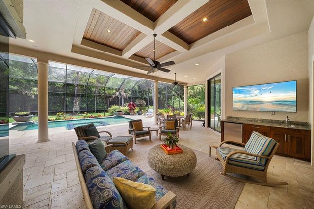 6477 Costa CIR, Naples, FL 34113