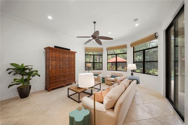 6477 Costa CIR, Naples, FL 34113